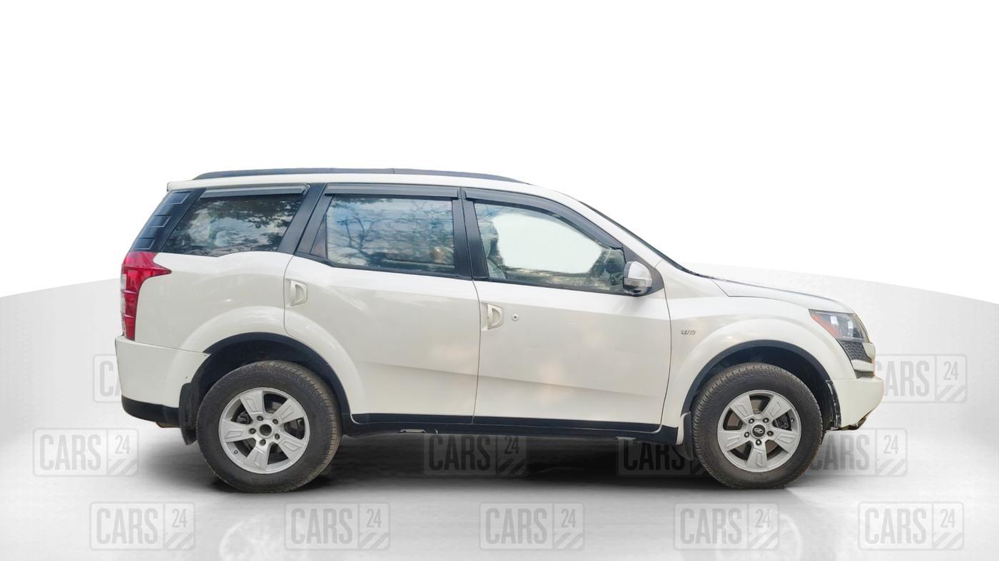 2012 Mahindra XUV500 W8, Diesel, Manual, 3,20,935 km, Right Side View