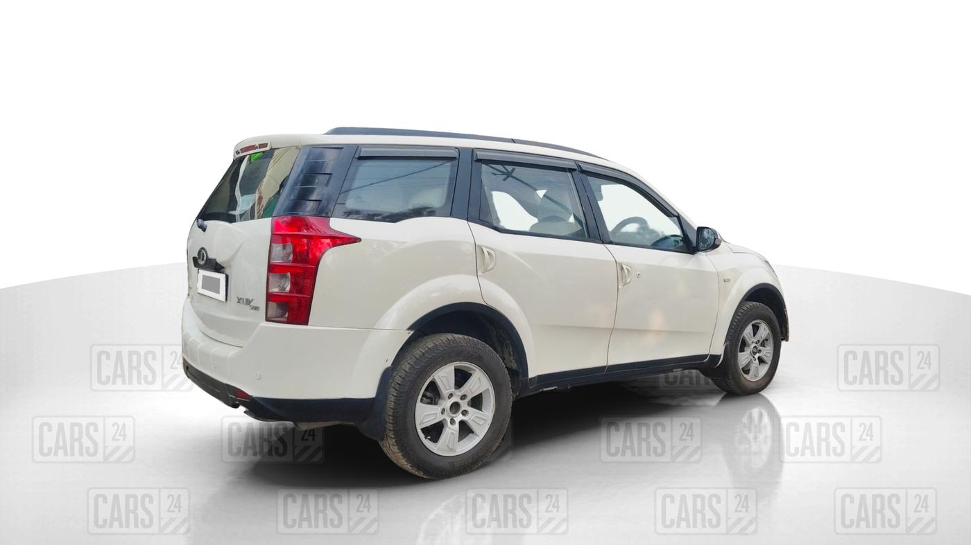 2012 Mahindra XUV500 W8, Diesel, Manual, 3,20,935 km, Right Back Diagonal