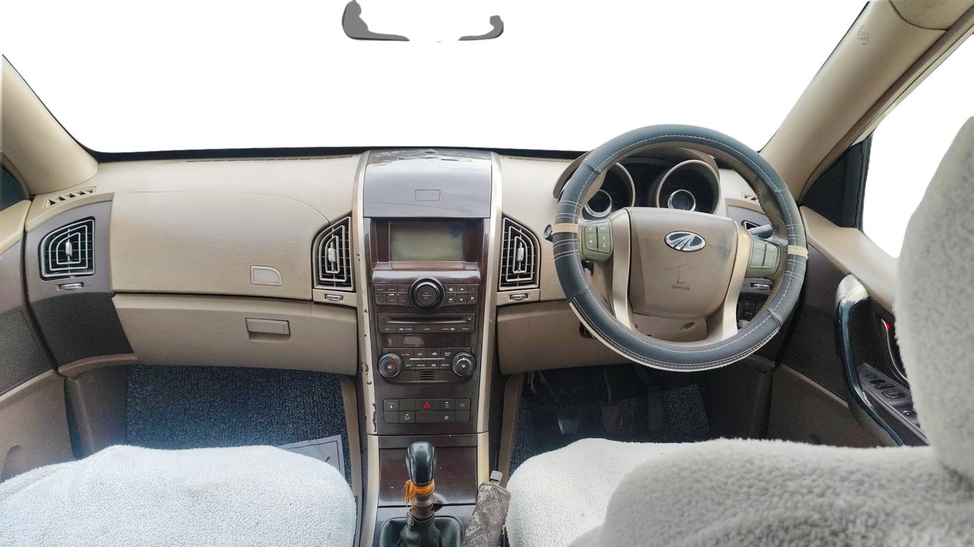 2012 Mahindra XUV500 W8, Diesel, Manual, 3,20,935 km, Dashboard