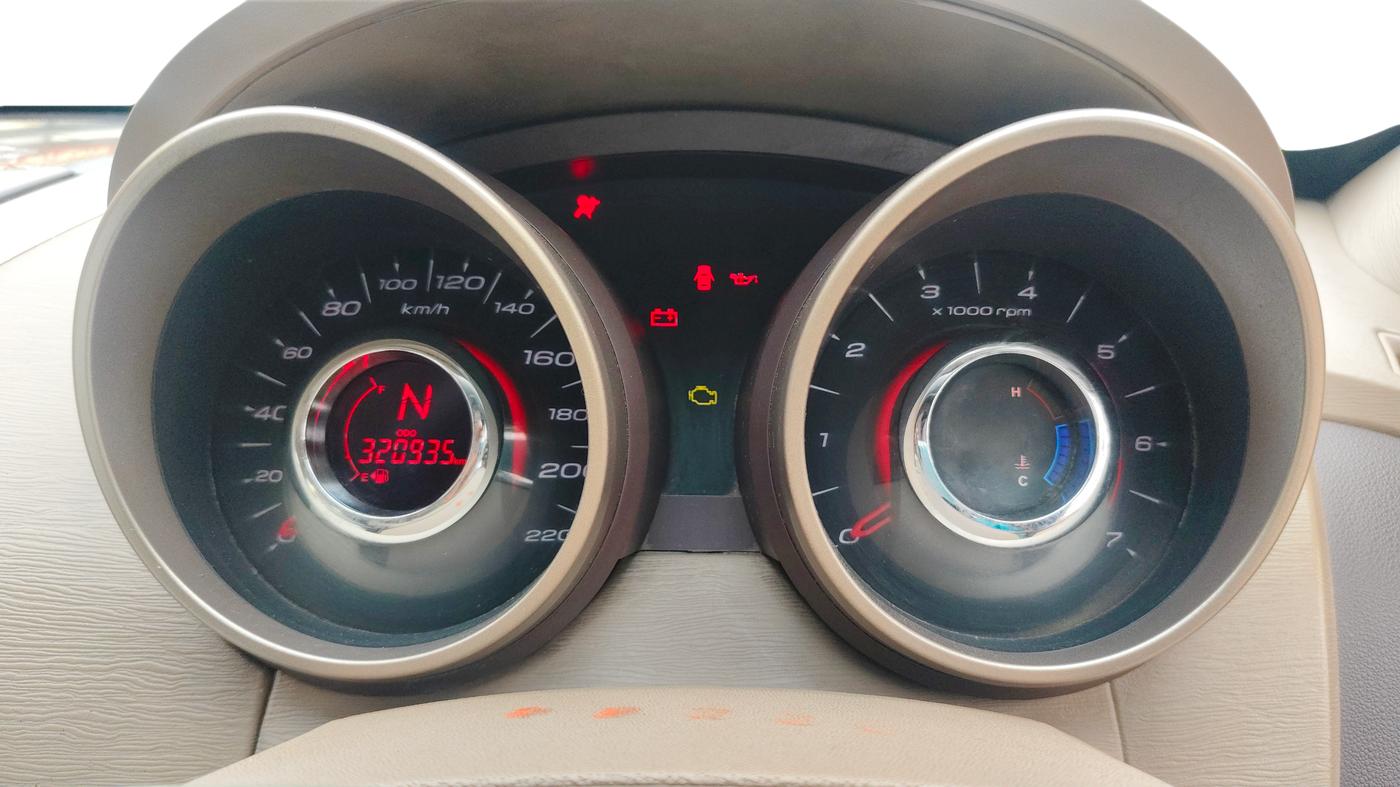 2012 Mahindra XUV500 W8, Diesel, Manual, 3,20,935 km, Odometer Image