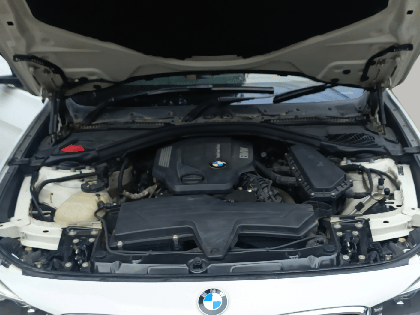2016 BMW 3 Series  GT 320d Luxury Line, Diesel, Automatic, 68,271 km, Open Bonnet