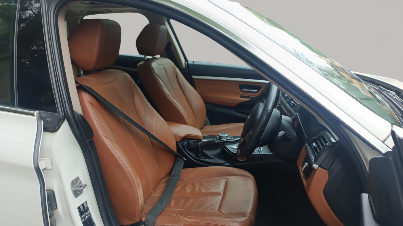 2016 BMW 3 Series  GT 320d Luxury Line, Diesel, Automatic, 68,271 km, Right Side Front Door Cabin