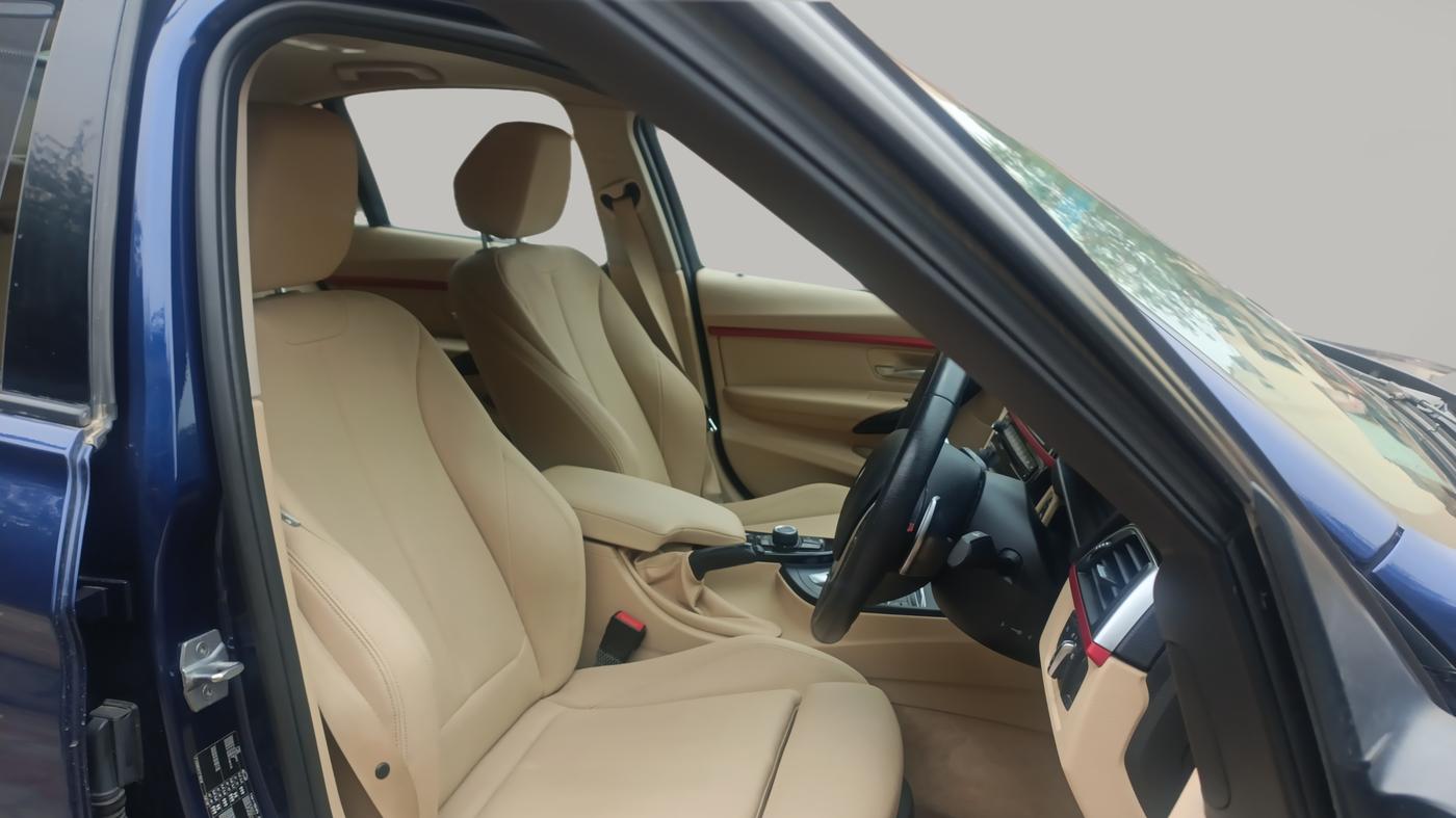 2018 BMW 3 Series 320d Sport Line, Diesel, Automatic, 65,893 km, Right Side Front Door Cabin