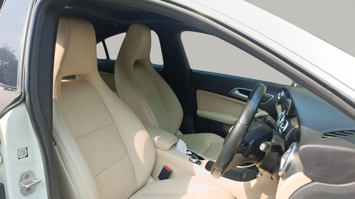 2015 Mercedes Benz CLA Class CLA 200 CDI SPORT, Diesel, Automatic, 97,382 km, Right Side Front Door Cabin