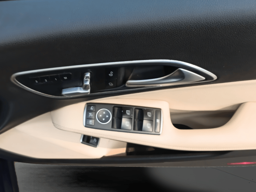2019 Mercedes Benz GLA Class 200 D Sports, Diesel, Automatic, 52,000 km, Driver Side Door Panel Controls