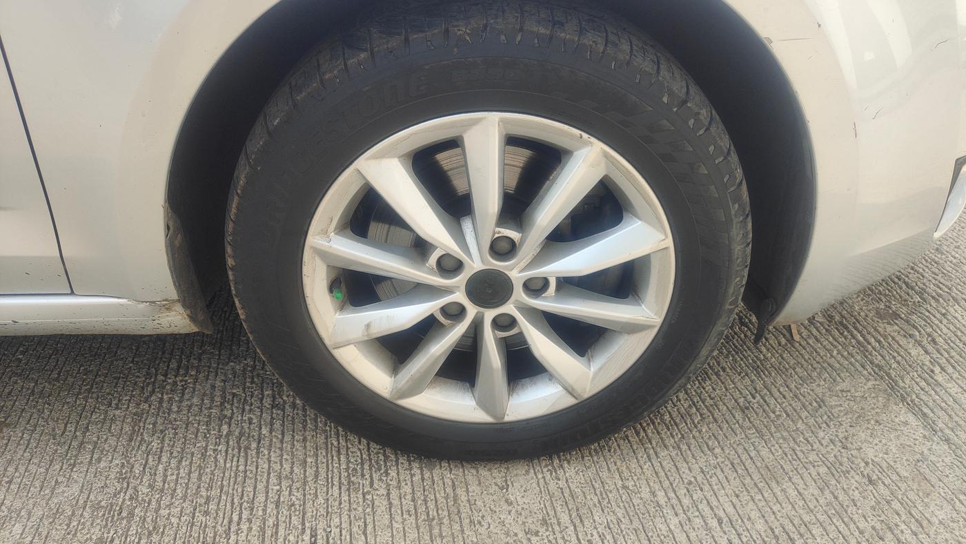 2014 Skoda Octavia ELEGANCE 1.8 TSI AT, Petrol, Automatic, 76,000 km, Right Front Wheel