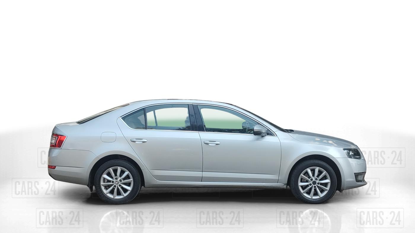 2014 Skoda Octavia ELEGANCE 1.8 TSI AT, Petrol, Automatic, 76,000 km, Right Side View