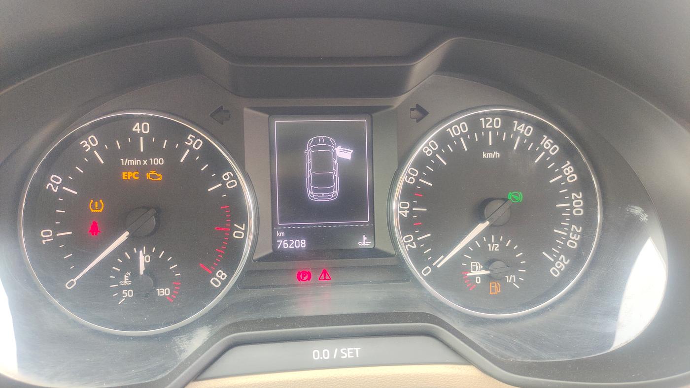 2014 Skoda Octavia ELEGANCE 1.8 TSI AT, Petrol, Automatic, 76,000 km, Odometer Image