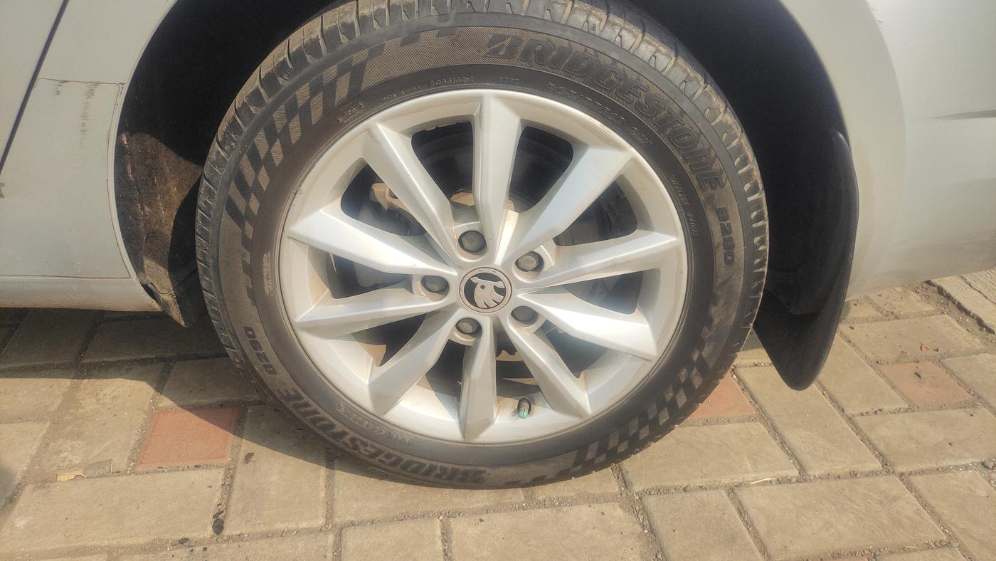 2014 Skoda Octavia ELEGANCE 1.8 TSI AT, Petrol, Automatic, 76,000 km, Left Rear Wheel