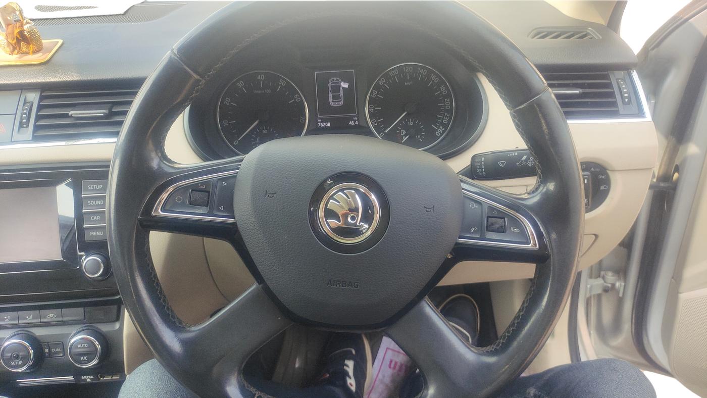 2014 Skoda Octavia ELEGANCE 1.8 TSI AT, Petrol, Automatic, 76,000 km, Steering Wheel Close Up