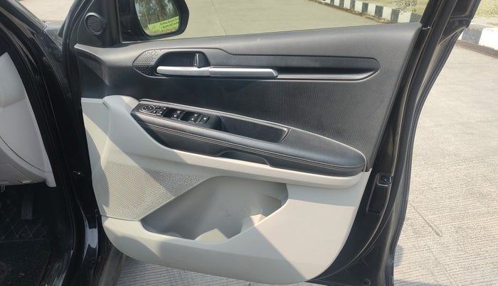 2021 KIA SONET HTX 1.5, Diesel, Manual, 39,800 km, Driver Side Door Panel Controls
