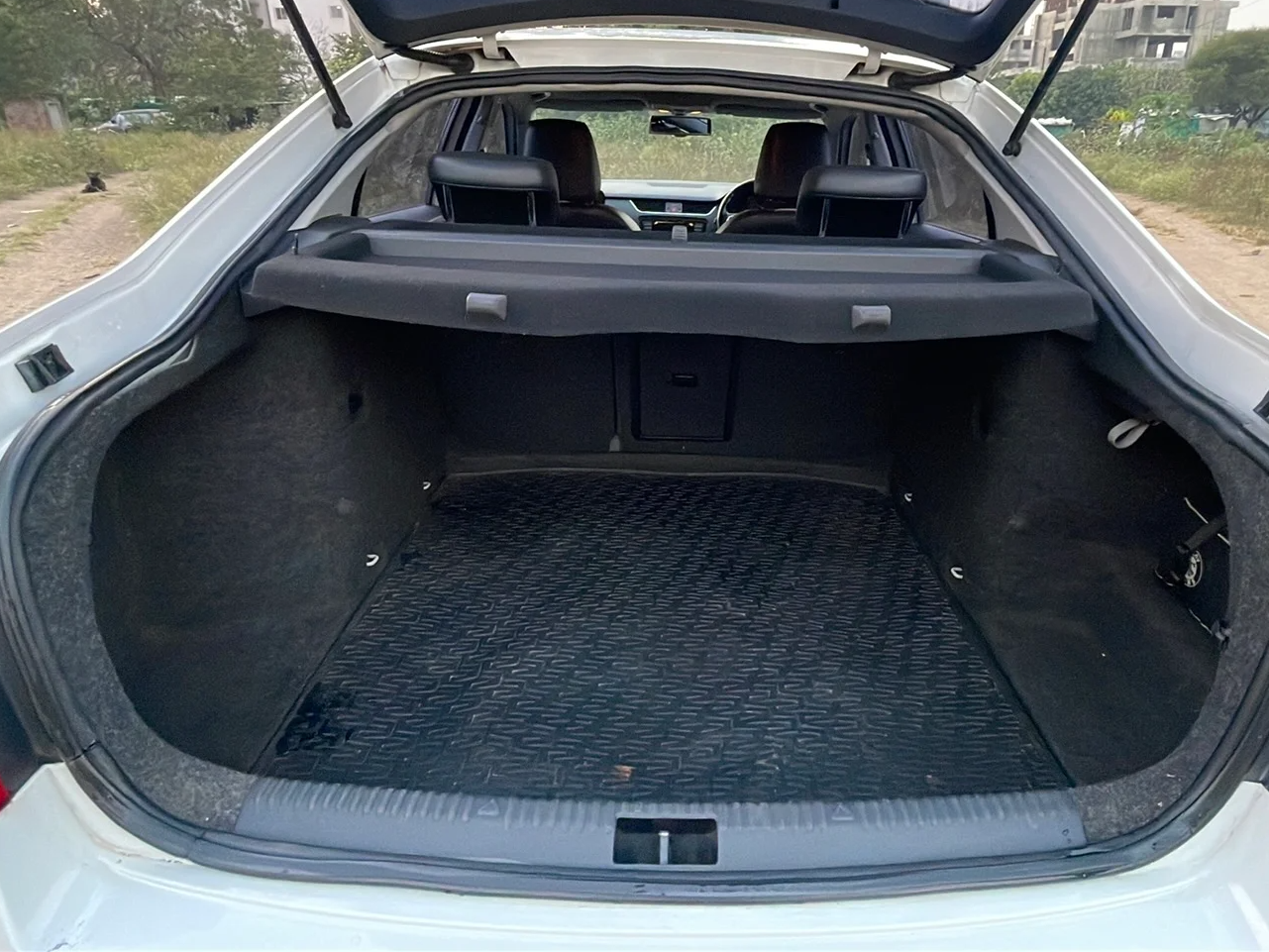2015 Skoda Octavia ELEGANCE 2.0 TDI AT, Diesel, Automatic, 1,00,008 km, Boot Inside