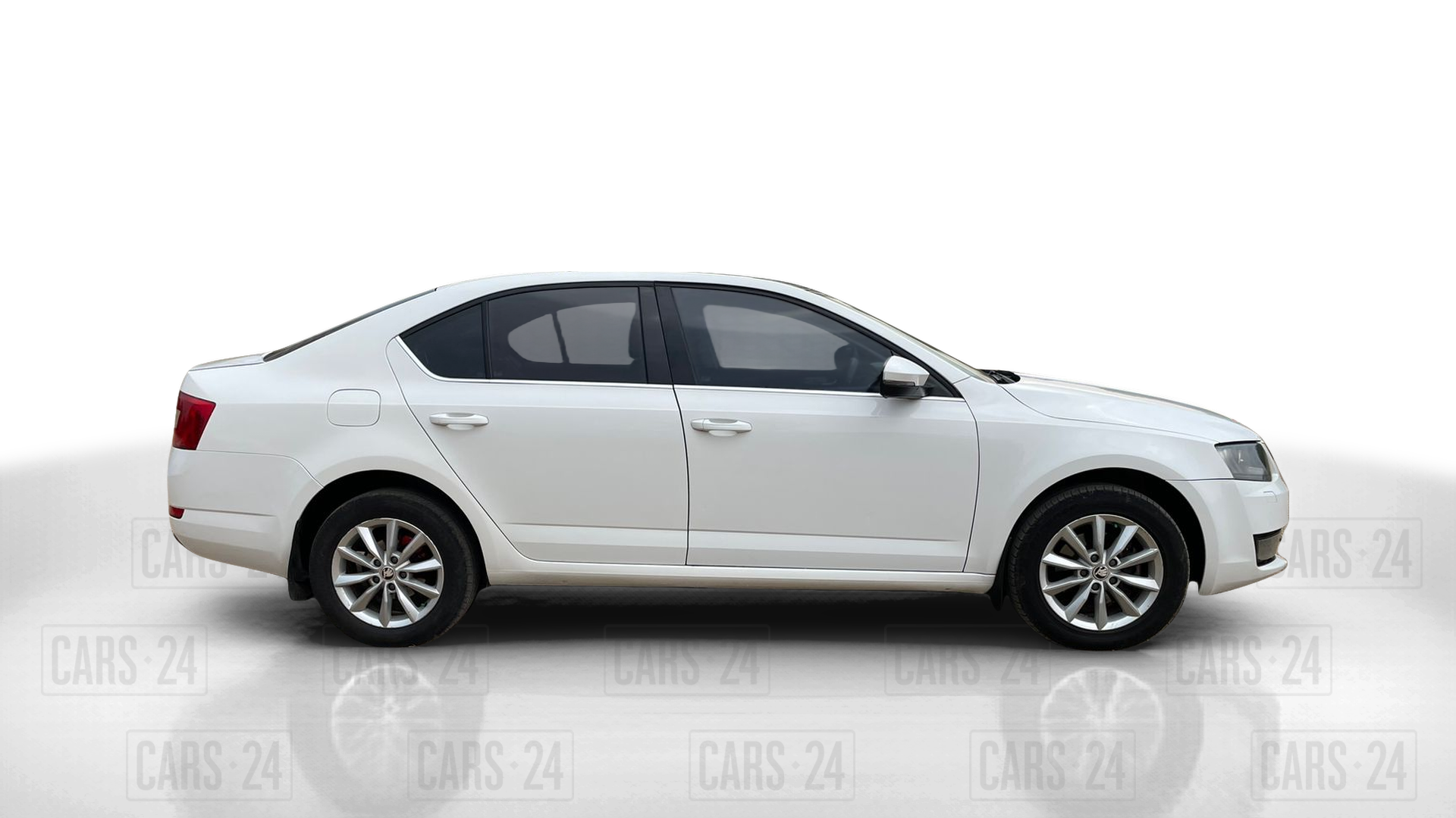 2015 Skoda Octavia ELEGANCE 2.0 TDI AT, Diesel, Automatic, 1,00,008 km, Right Side View