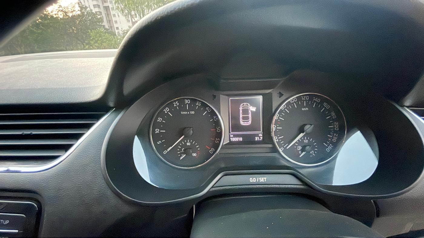 2015 Skoda Octavia ELEGANCE 2.0 TDI AT, Diesel, Automatic, 1,00,008 km, Odometer Image