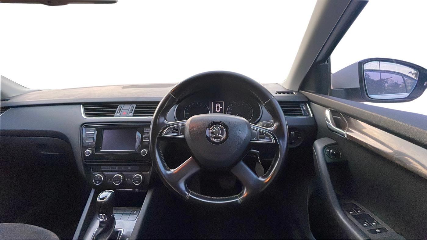 2015 Skoda Octavia ELEGANCE 2.0 TDI AT, Diesel, Automatic, 1,00,008 km, Steering Wheel Close Up