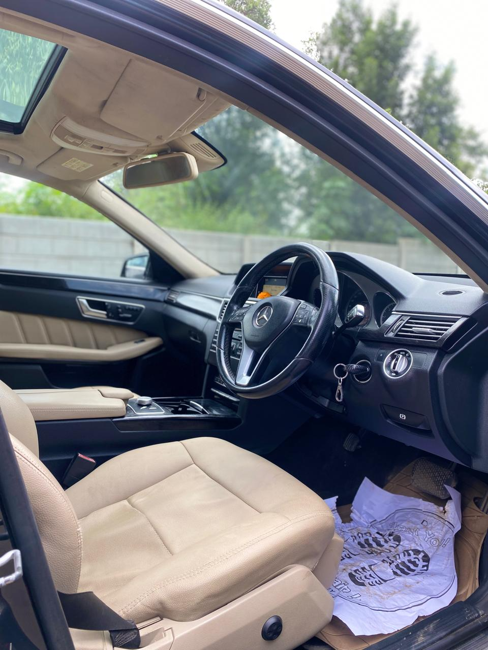 2012 Mercedes Benz E Class E 220 CDI avantgarde, Diesel, Automatic, 1,26,000 km, Right Side Front Door Cabin