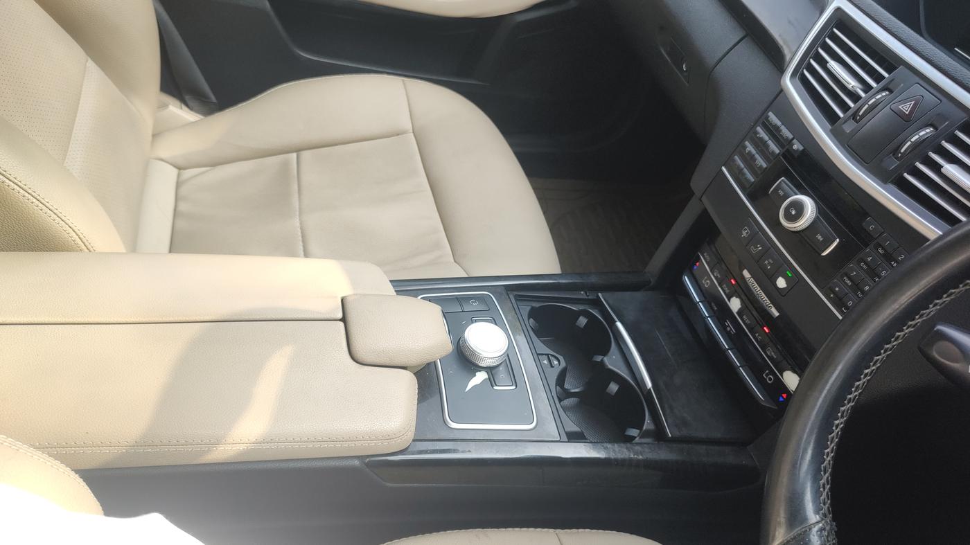 2012 Mercedes Benz E Class E 220 CDI avantgarde, Diesel, Automatic, 1,26,000 km, Gear Lever