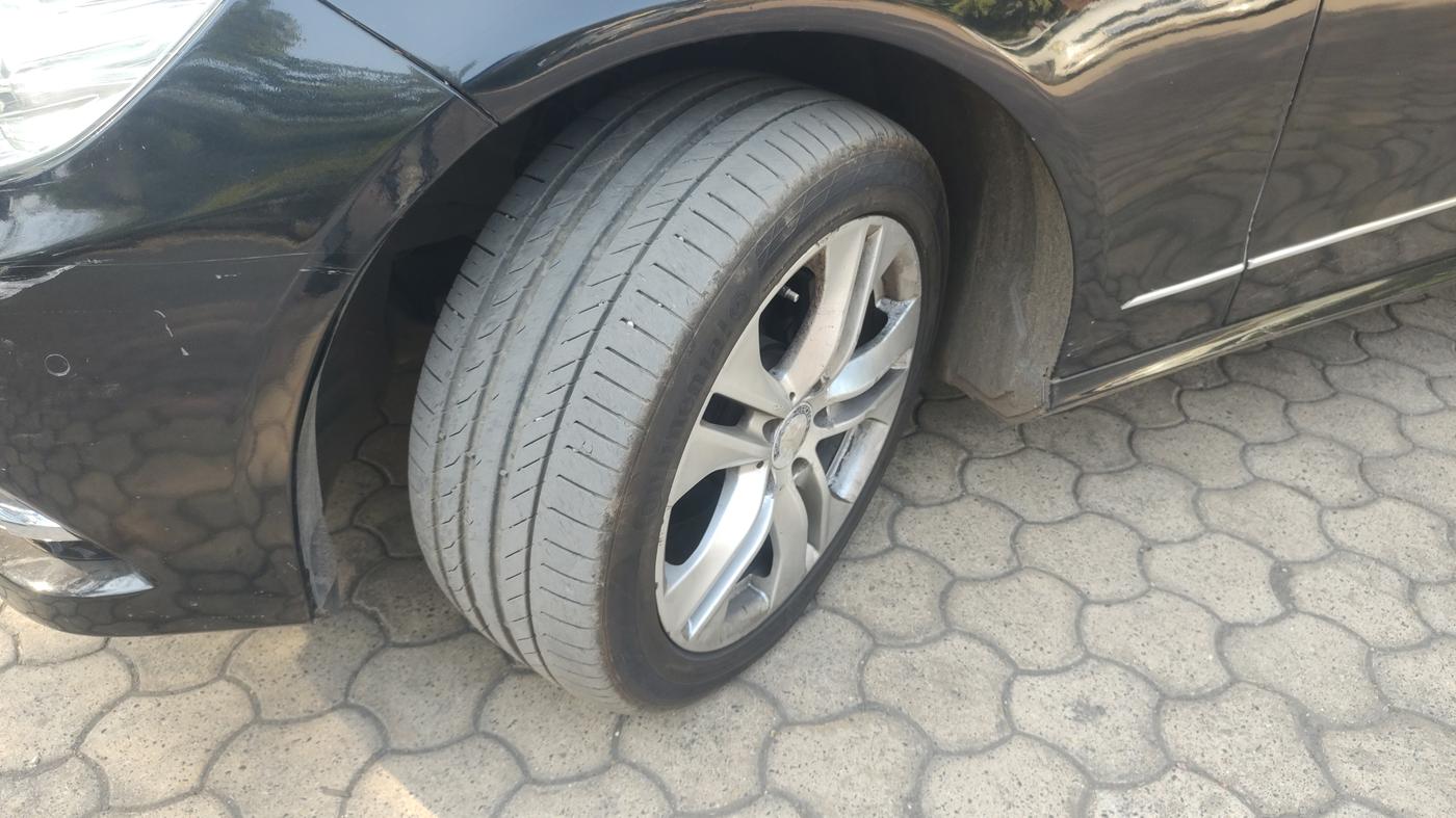 2012 Mercedes Benz E Class E 220 CDI avantgarde, Diesel, Automatic, 1,26,000 km, Left Front Wheel
