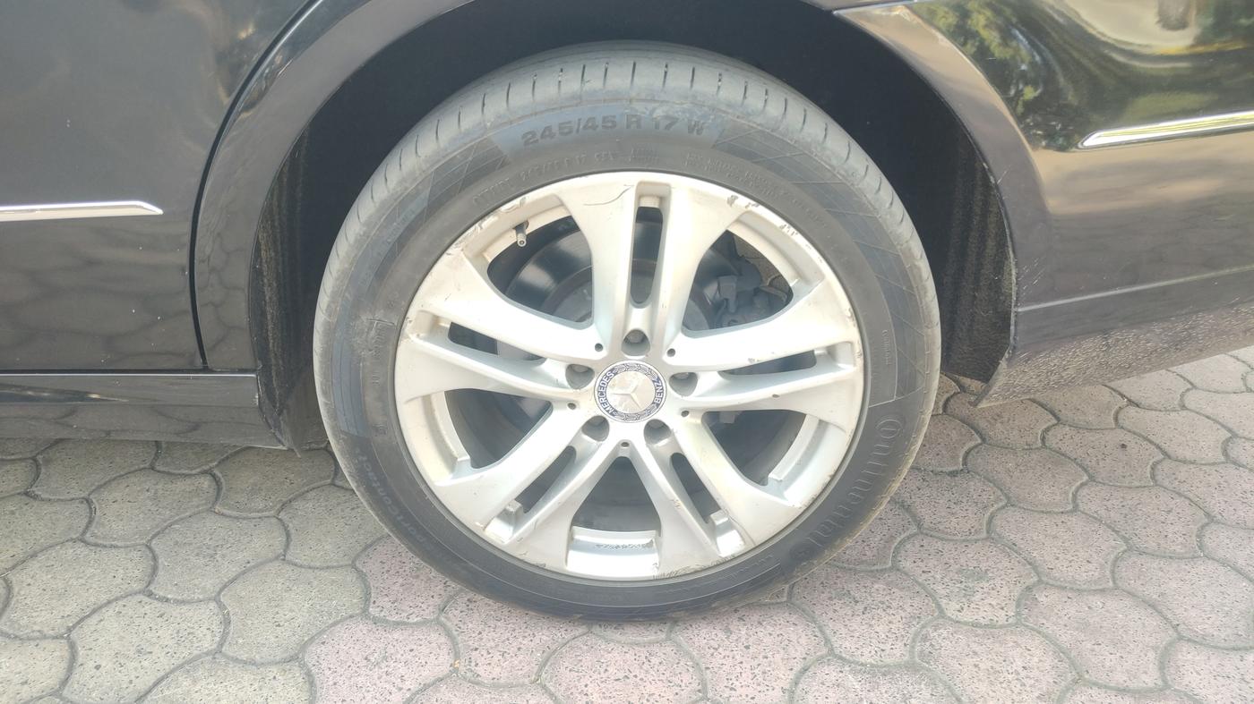 2012 Mercedes Benz E Class E 220 CDI avantgarde, Diesel, Automatic, 1,26,000 km, Left Rear Wheel
