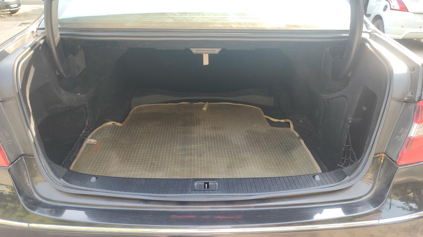 2012 Mercedes Benz E Class E 220 CDI avantgarde, Diesel, Automatic, 1,26,000 km, Boot Inside