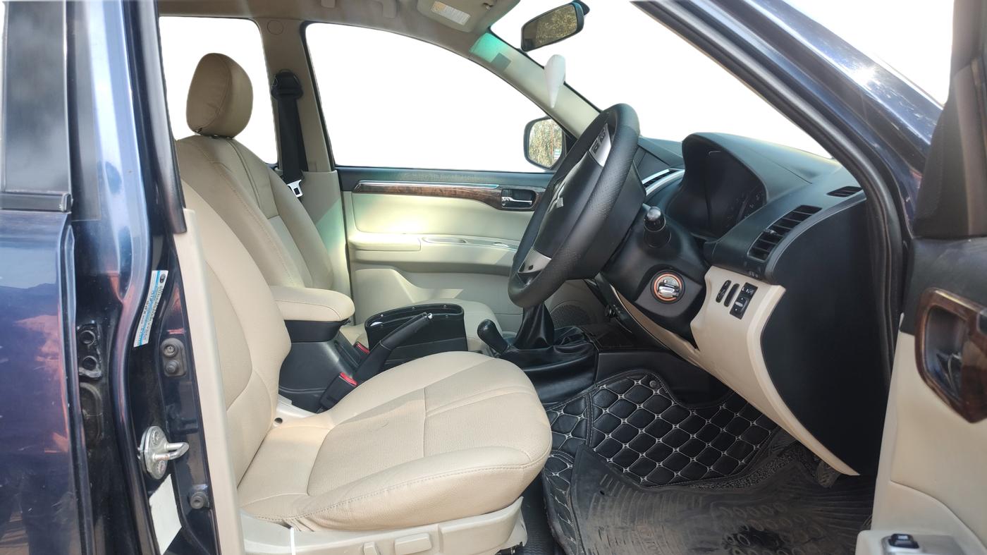 2014 Mitsubishi Pajero Sport 2.5 MT 4X4, Diesel, Manual, 97,000 km, Right Side Front Door Cabin