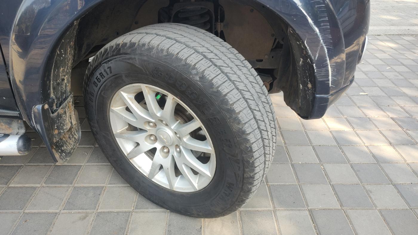 2014 Mitsubishi Pajero Sport 2.5 MT 4X4, Diesel, Manual, 97,000 km, Right Front Wheel