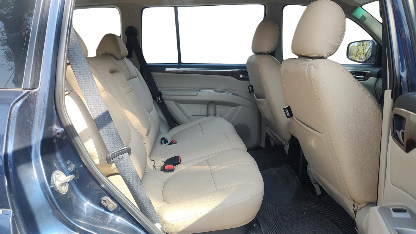 2014 Mitsubishi Pajero Sport 2.5 MT 4X4, Diesel, Manual, 97,000 km, Right Side Rear Door Cabin
