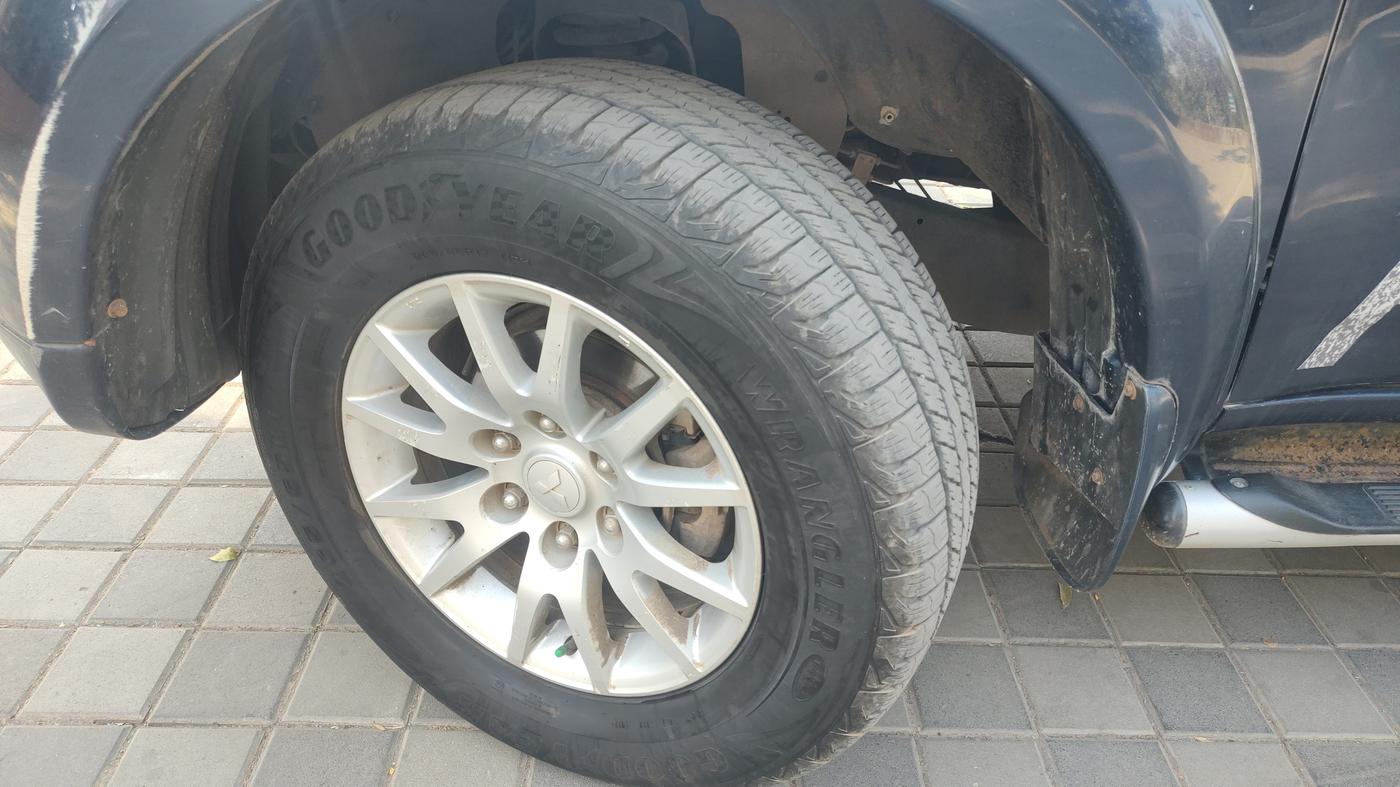 2014 Mitsubishi Pajero Sport 2.5 MT 4X4, Diesel, Manual, 97,000 km, Left Front Wheel