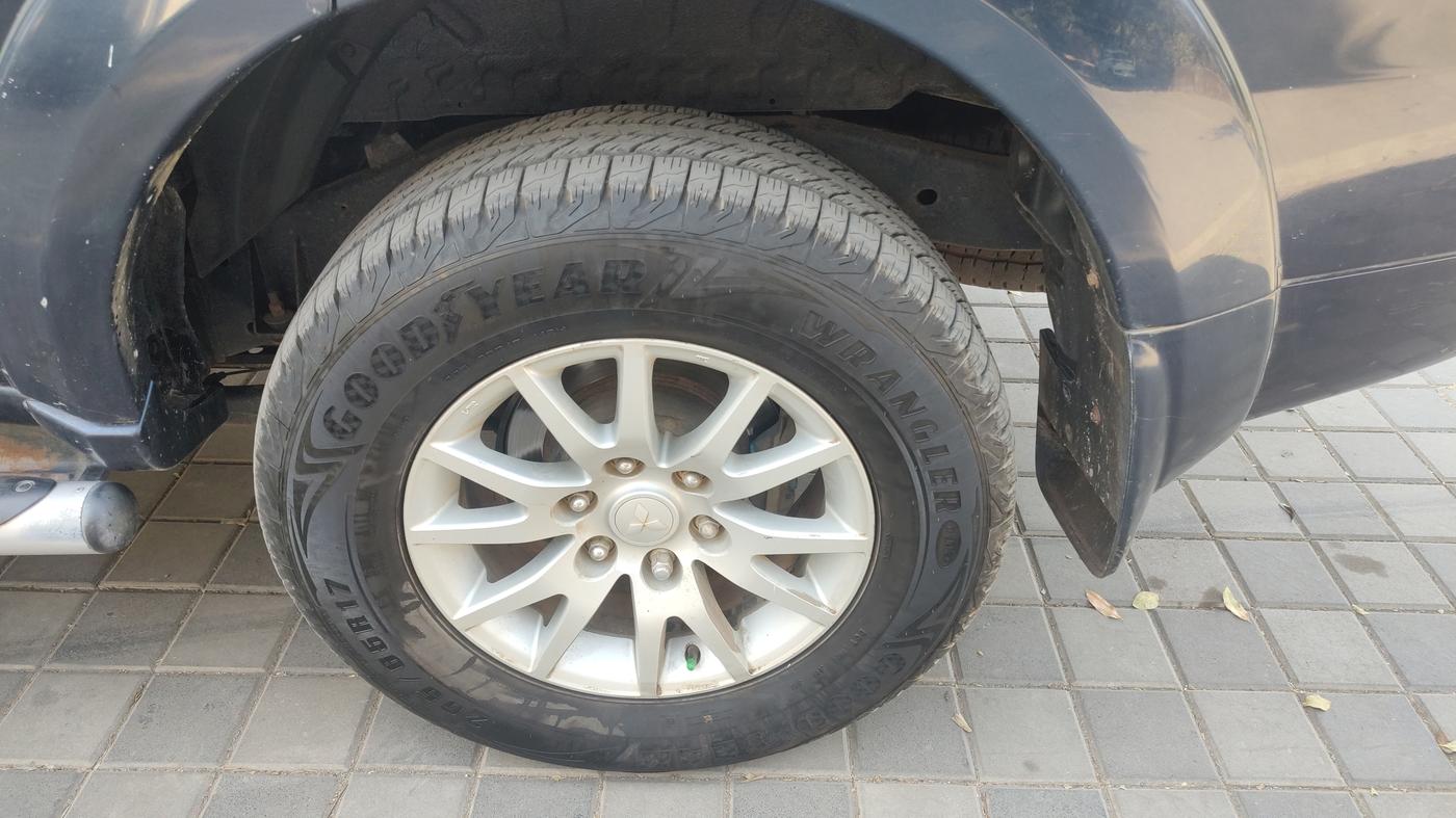 2014 Mitsubishi Pajero Sport 2.5 MT 4X4, Diesel, Manual, 97,000 km, Left Rear Wheel