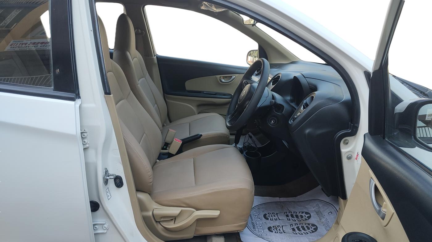 2014 Honda Brio VX AT, Petrol, Automatic, 52,136 km, Right Side Front Door Cabin