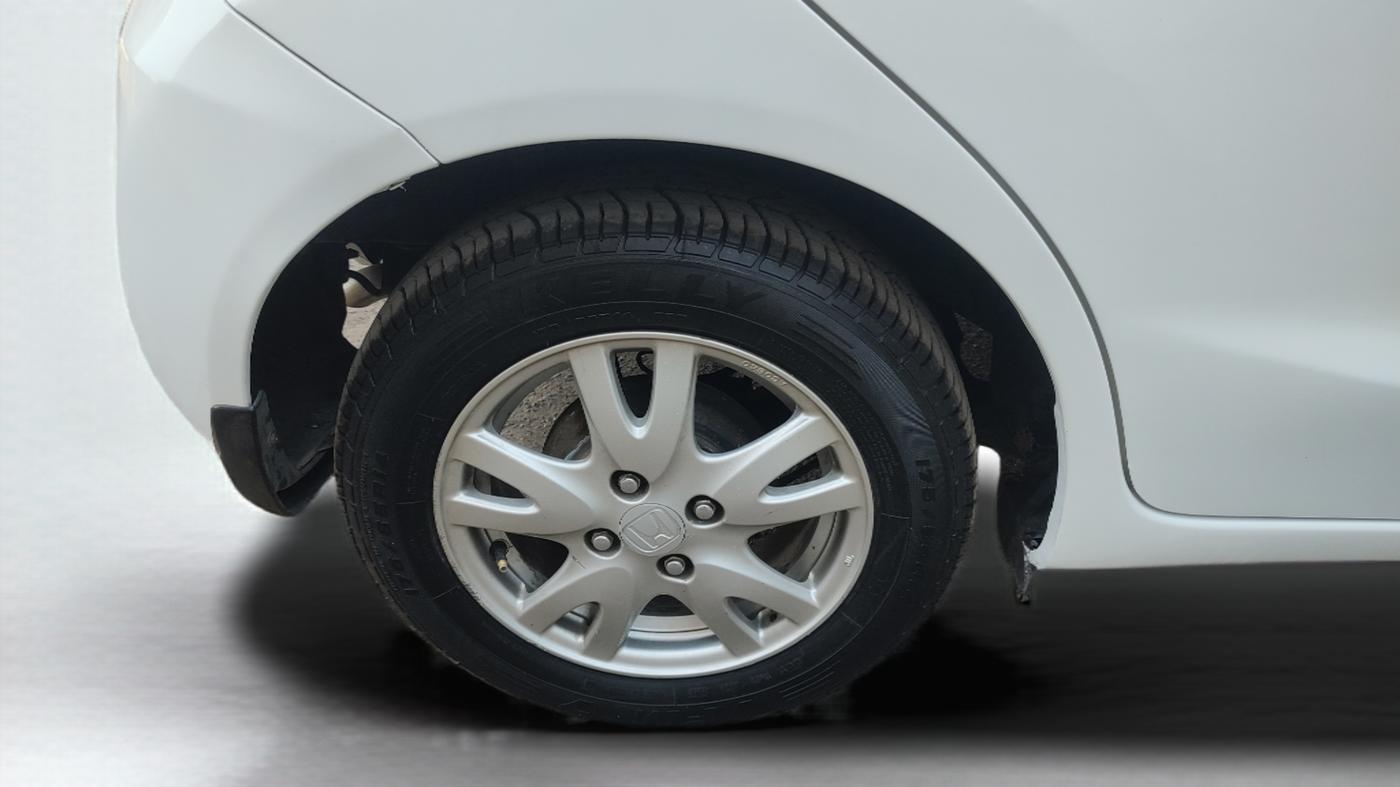 2014 Honda Brio VX AT, Petrol, Automatic, 52,136 km, Right Rear Wheel