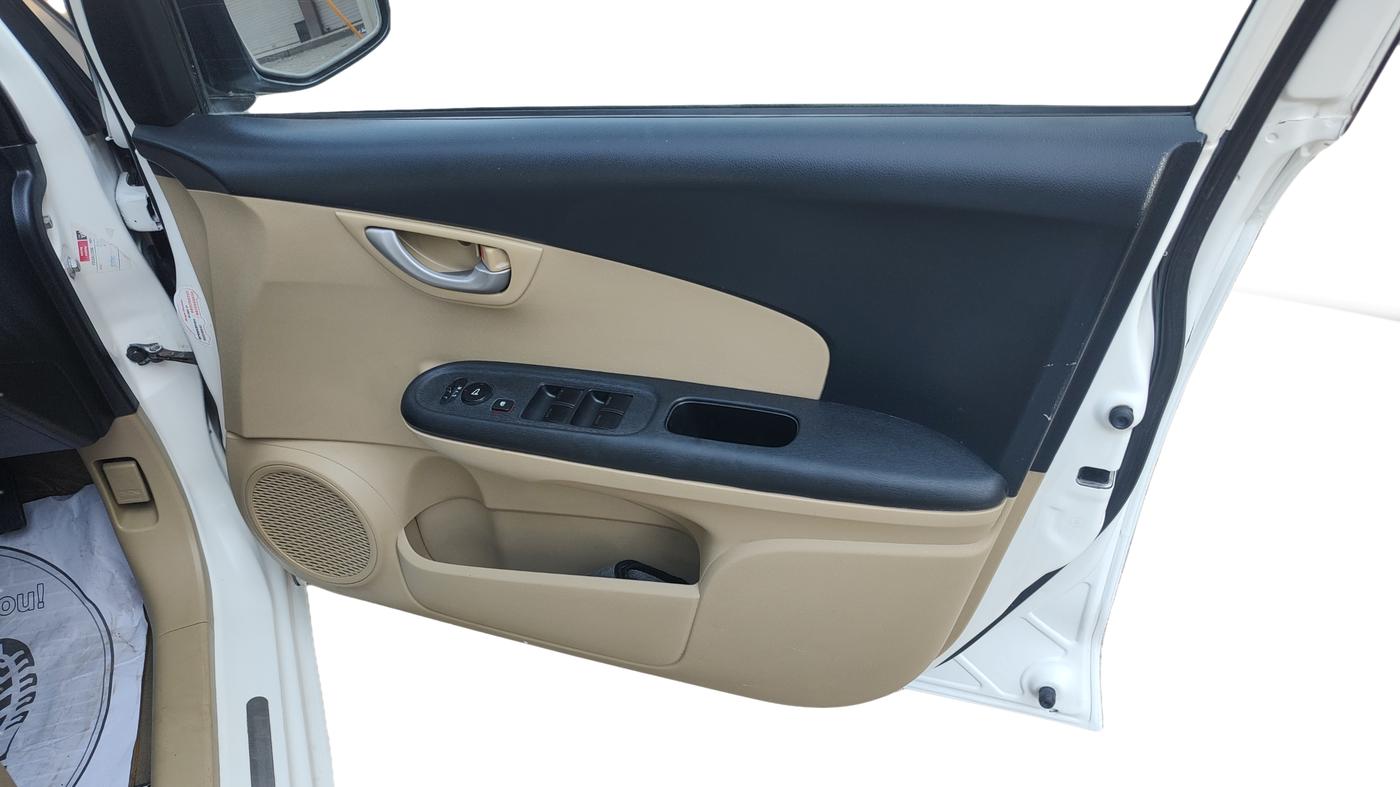 2014 Honda Brio VX AT, Petrol, Automatic, 52,136 km, Driver Side Door Panel Controls