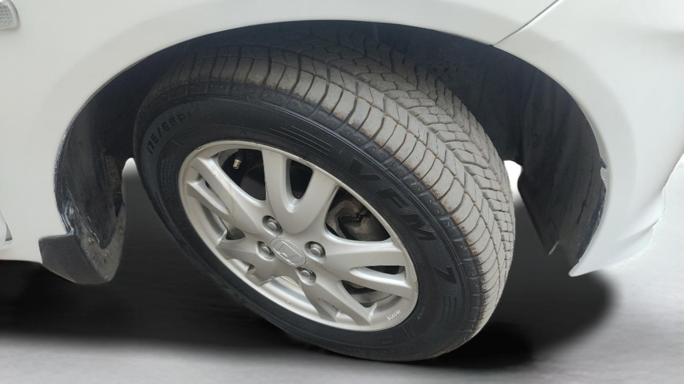 2014 Honda Brio VX AT, Petrol, Automatic, 52,136 km, Right Front Wheel