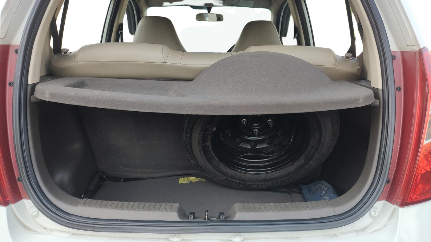 2012 Hyundai i10 MAGNA 1.1 LPG, LPG, Manual, 94,000 km, Boot Inside