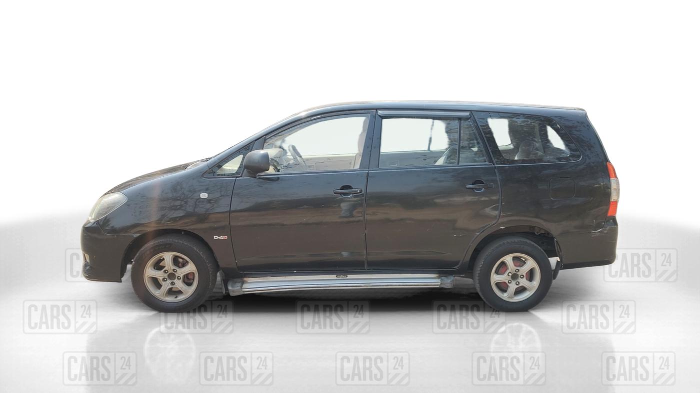 2006 Toyota Innova G4 2.5 7 STR, Diesel, Manual, 1,92,800 km, Left Side