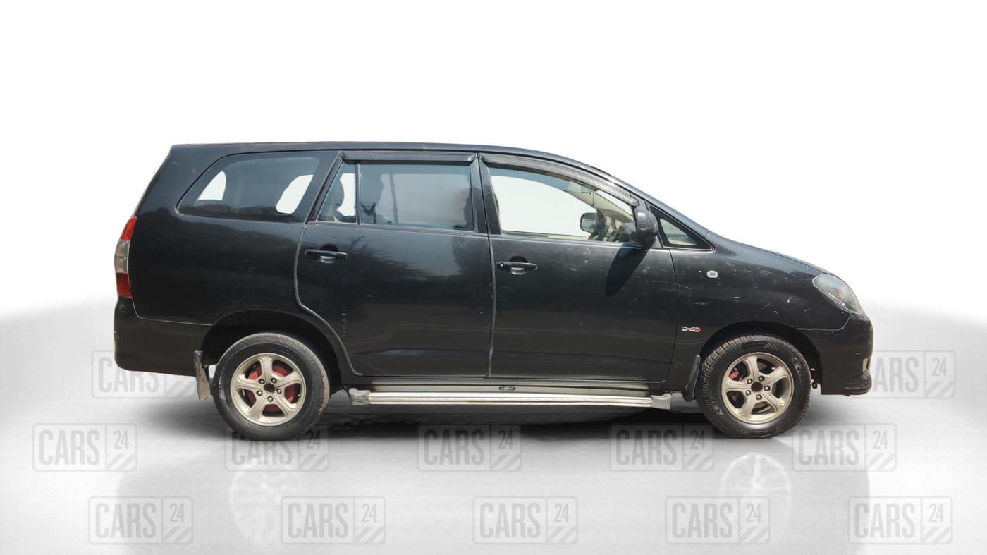 2006 Toyota Innova G4 2.5 7 STR, Diesel, Manual, 1,92,800 km, Right Side View