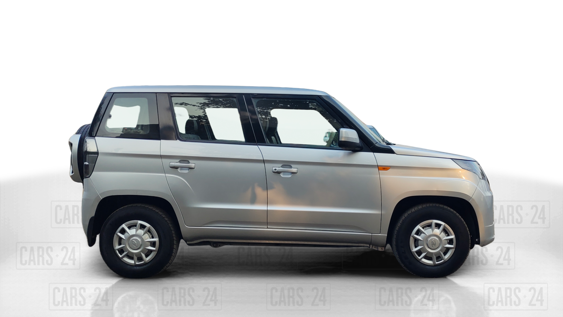 2019 Mahindra TUV300 T4 PLUS, Diesel, Manual, 75,089 km, Right Side View
