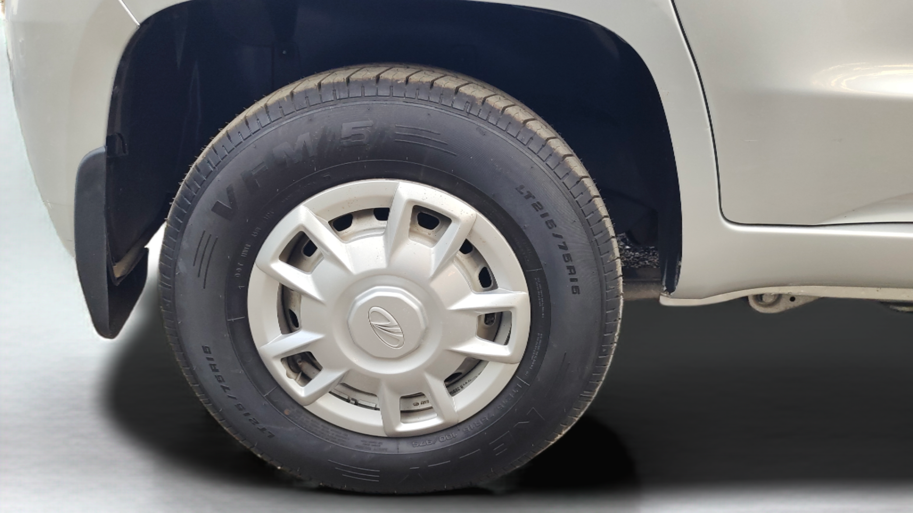 2019 Mahindra TUV300 T4 PLUS, Diesel, Manual, 75,089 km, Right Rear Wheel