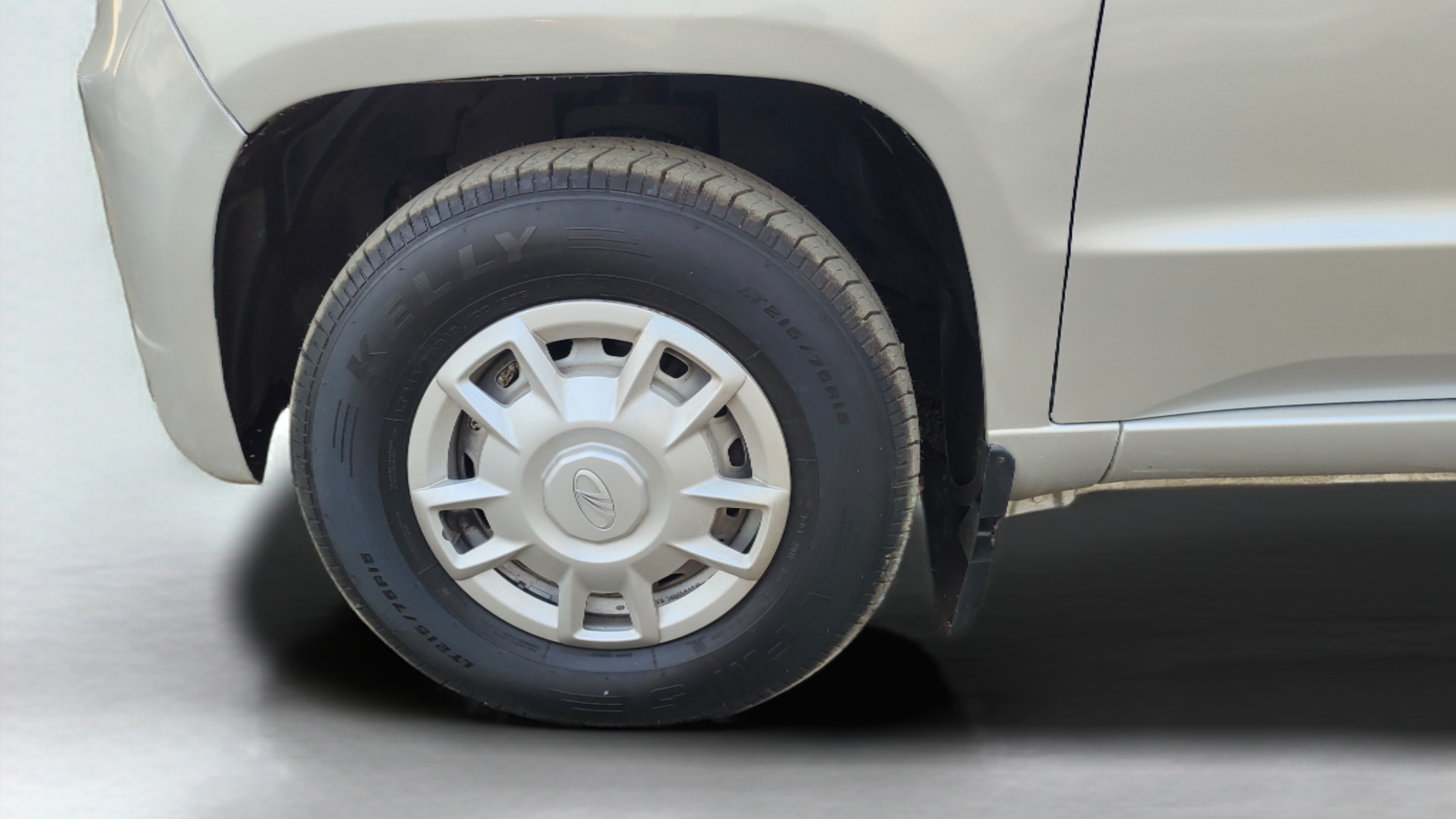 2019 Mahindra TUV300 T4 PLUS, Diesel, Manual, 75,089 km, Left Front Wheel