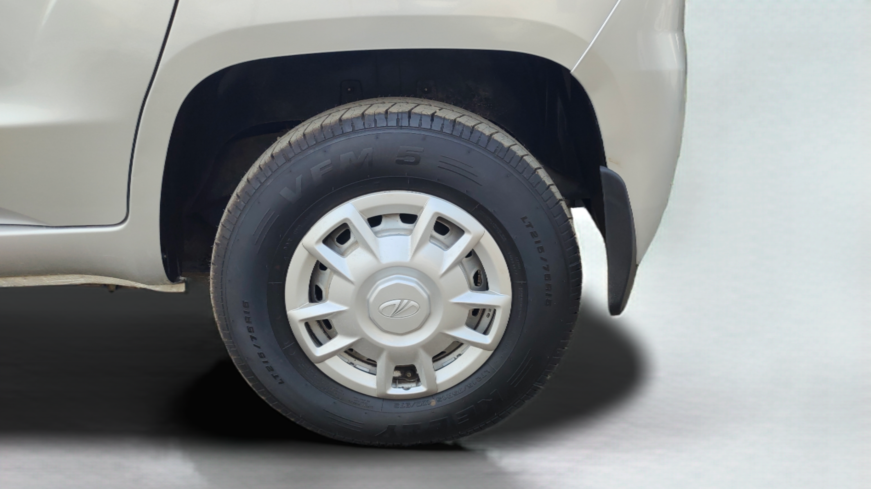 2019 Mahindra TUV300 T4 PLUS, Diesel, Manual, 75,089 km, Left Rear Wheel