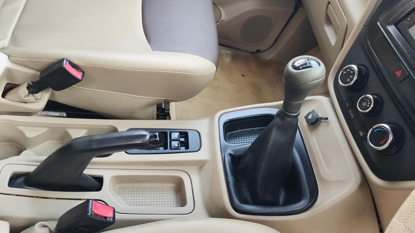2019 Mahindra TUV300 T4 PLUS, Diesel, Manual, 75,089 km, Gear Lever