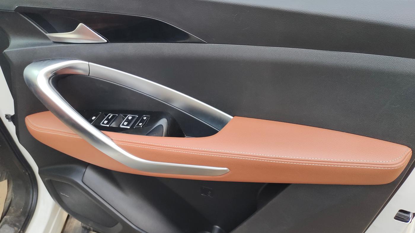 2020 MG HECTOR PLUS SHARP 2.0 DIESEL TURBO MT 6-STR, Diesel, Manual, 48,168 km, Driver Side Door Panel Controls