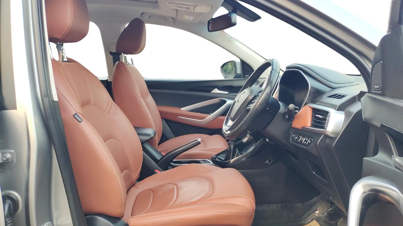 2022 MG HECTOR PLUS SHARP 2.0 DIESEL TURBO MT 6-STR, Diesel, Manual, 19,336 km, Right Side Front Door Cabin