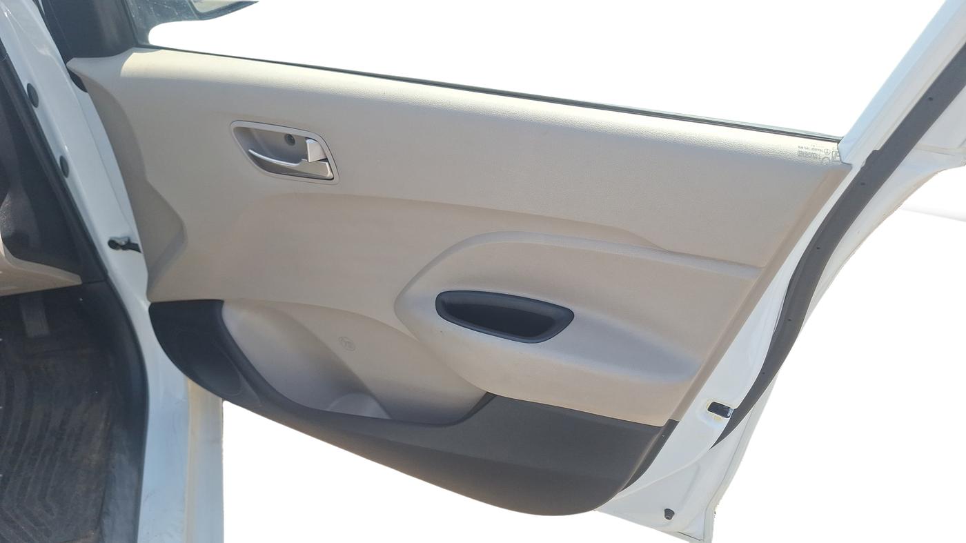 2019 Hyundai NEW SANTRO SPORTZ MT, Petrol, Manual, 33,765 km, Driver Side Door Panel Controls