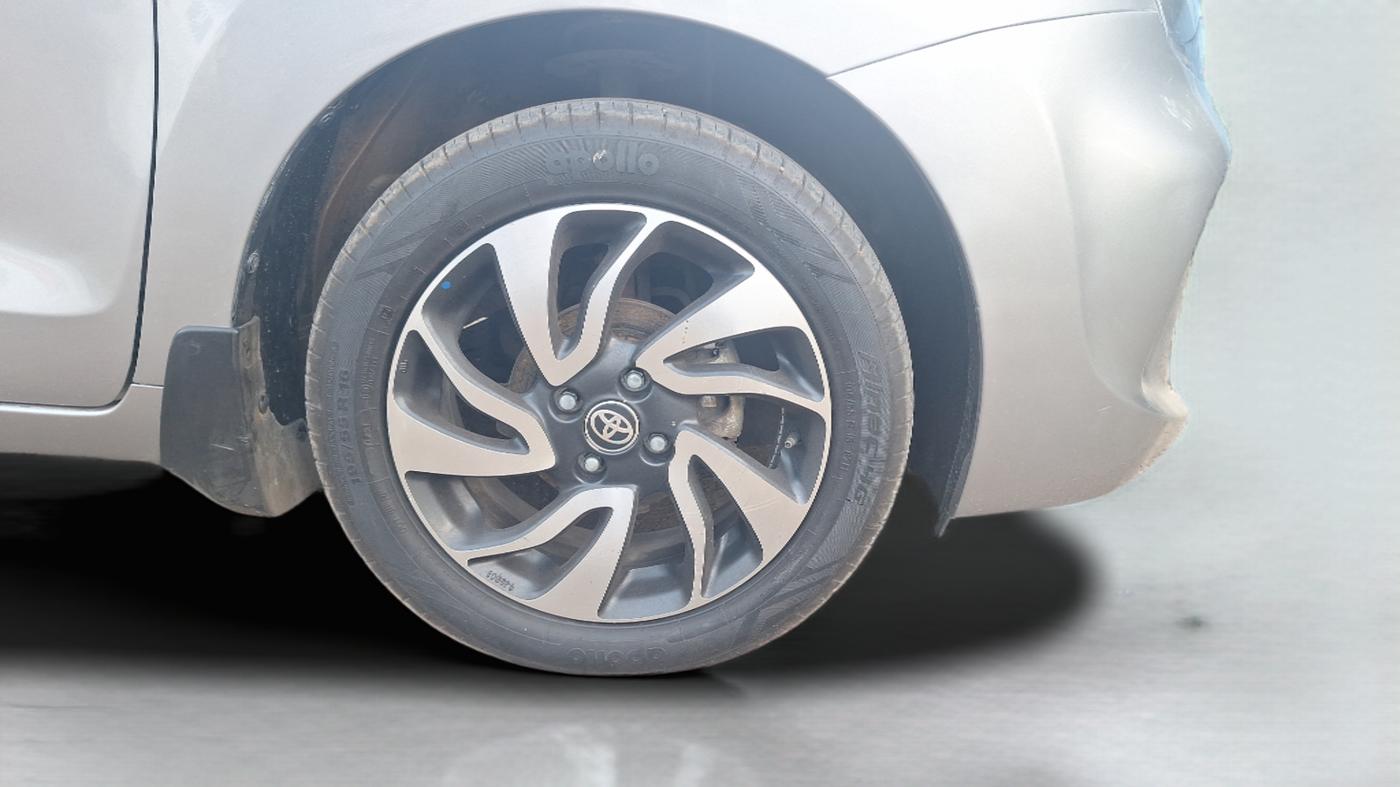 2021 Toyota Glanza G, Petrol, Manual, 31,851 km, Right Front Wheel