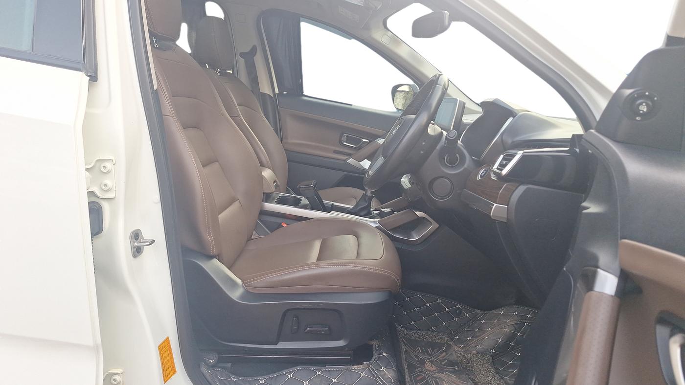 2021 Tata Harrier XZA PLUS 2.0L KAZIRANGA, Diesel, Automatic, 68,625 km, Right Side Front Door Cabin