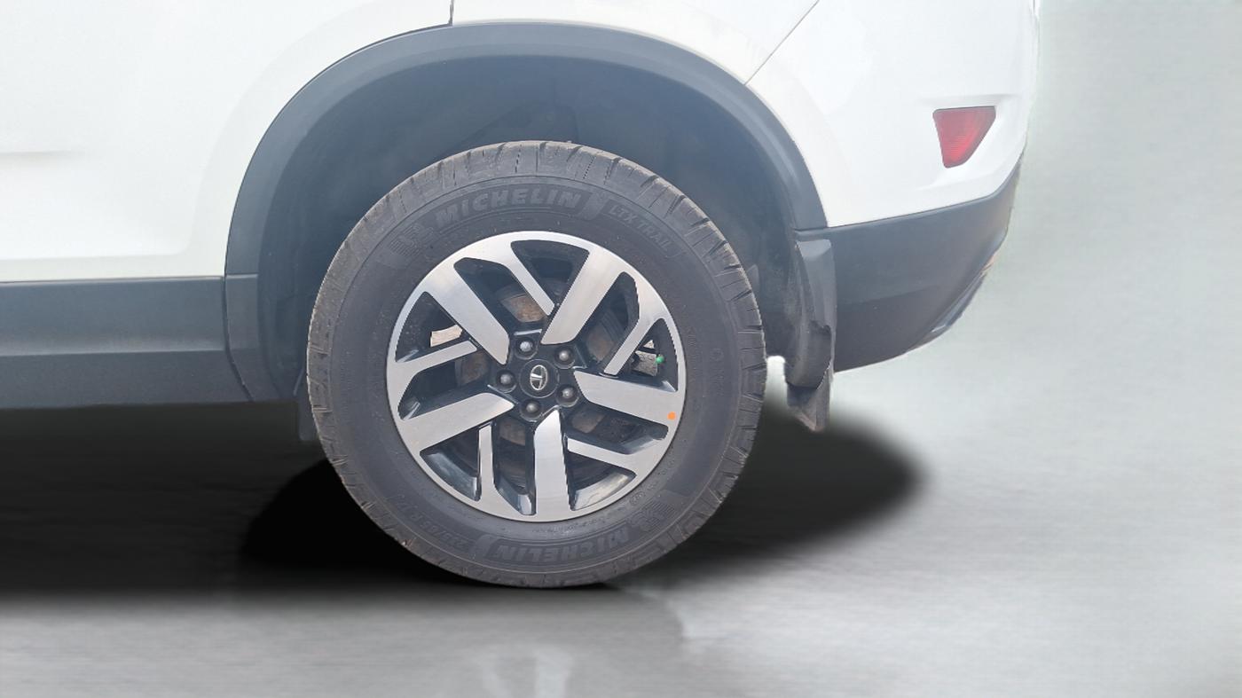 2021 Tata Harrier XZA PLUS 2.0L KAZIRANGA, Diesel, Automatic, 68,625 km, Left Rear Wheel