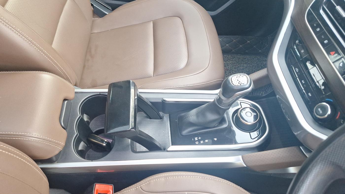 2021 Tata Harrier XZA PLUS 2.0L KAZIRANGA, Diesel, Automatic, 68,625 km, Gear Lever