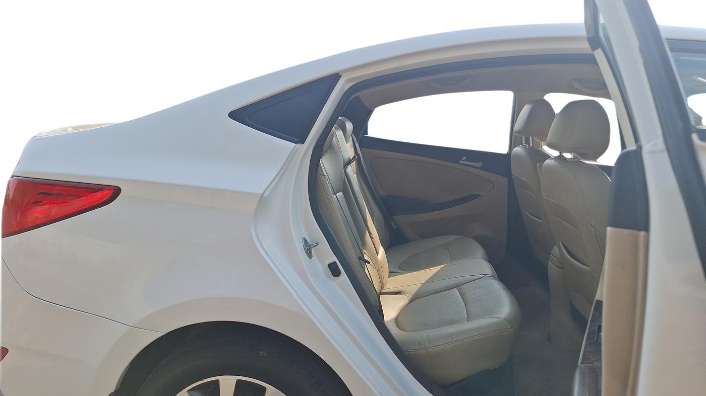 2016 Hyundai Verna FLUIDIC 1.6 CRDI SX AT 4S, Diesel, Automatic, 53,565 km, Right Side Rear Door Cabin