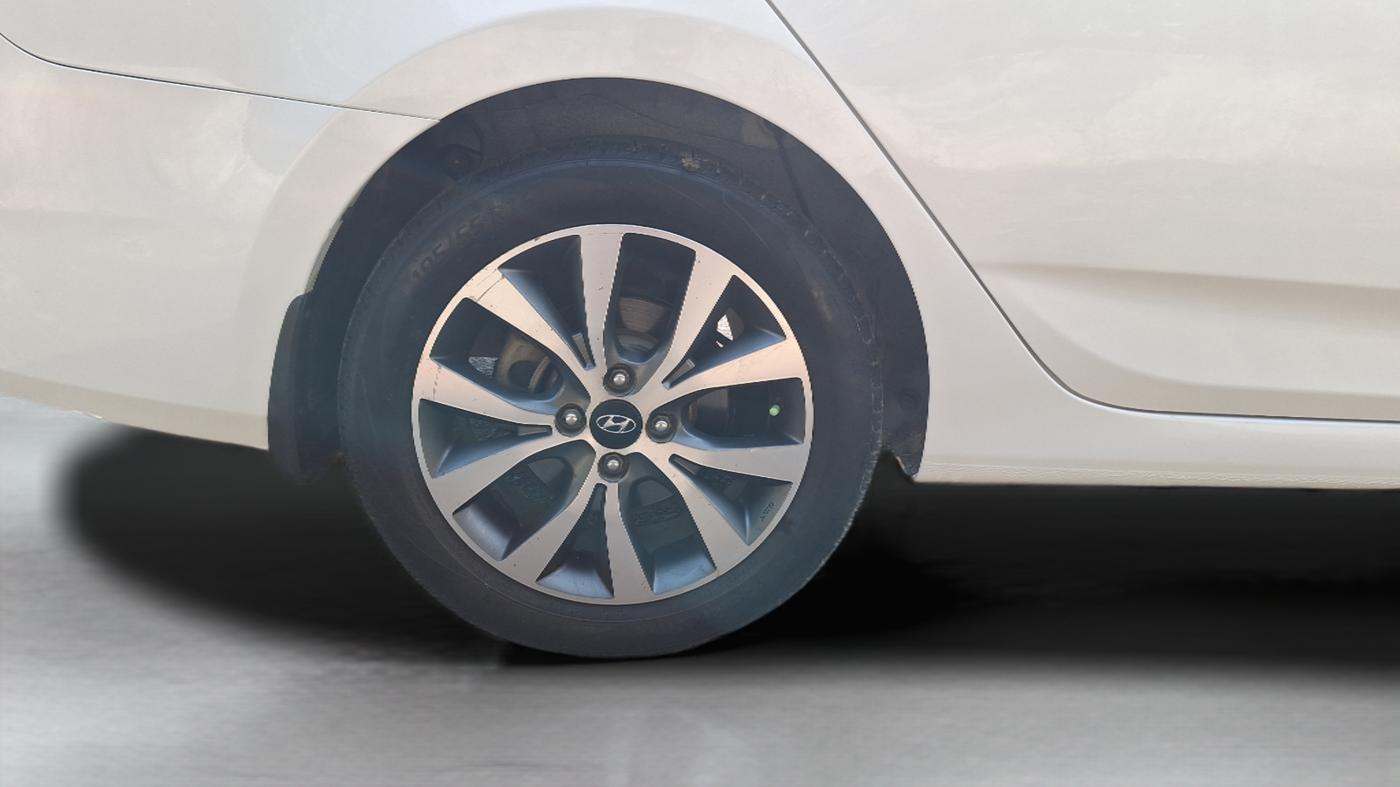 2016 Hyundai Verna FLUIDIC 1.6 CRDI SX AT 4S, Diesel, Automatic, 53,565 km, Right Rear Wheel